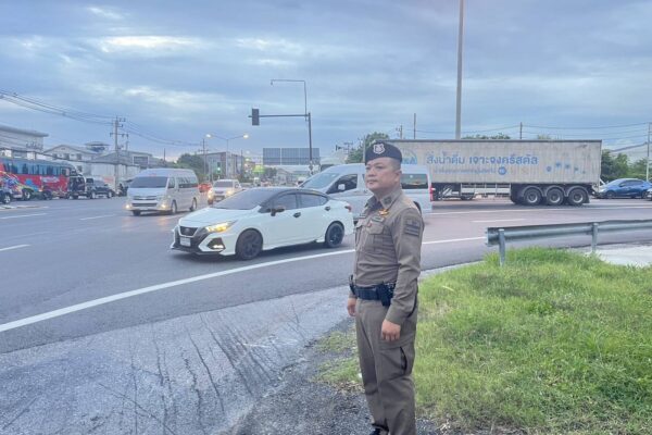 สภ.ดอนหัวฬ่อลงพื้นที่ตรวจจราจร แยกทางขึ้นมอเตอร์เวย์ ช่วงเย็นการจราจรปกติ
