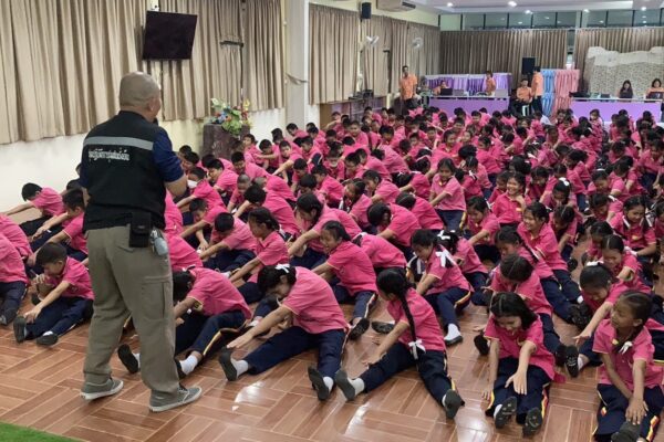 สภ.ดอนหัวฬ่อ ลงพื้นที่โรงเรียนอนุบาลวัดอู่ ให้ความรู้โทษยาเสพติด-ความปลอดภัยทางถนน เนื่องในวันต่อต้านยาเสพติดโลก