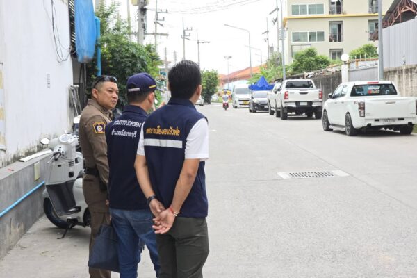 🚦 สภ.ดอนหัวฬ่อ ผนึกกำลังเทศบาล-ผู้ใหญ่บ้าน เดินหน้ารณรงค์แก้ปัญหาจอดรถกีดขวาง ลดปัญหาจราจรติดขัดในชุมชน 🚦