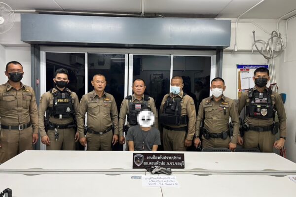สภ.ดอนหัวฬ่อ จับกุมชายพกปืนเถื่อน กลางดึก พร้อมของกลางครบมือ